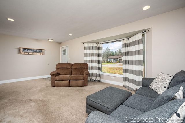 7700 Ridgewood Drive, Jenison, MI 49428