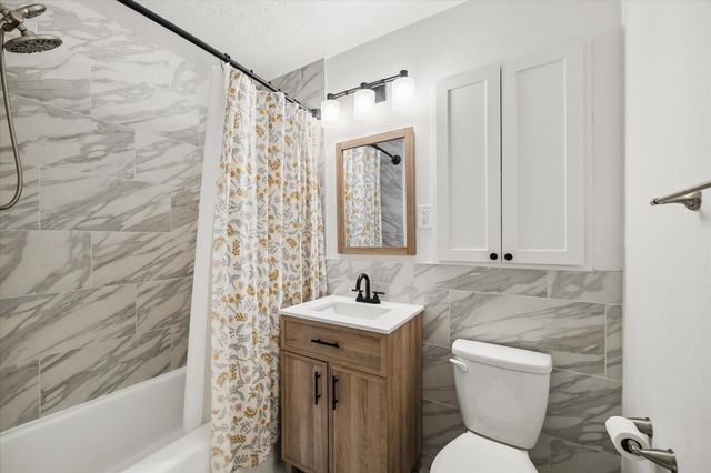 1232 Chantilly Lane, Houston, TX 77018