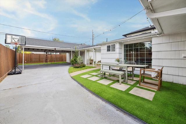 1232 Chantilly Lane, Houston, TX 77018