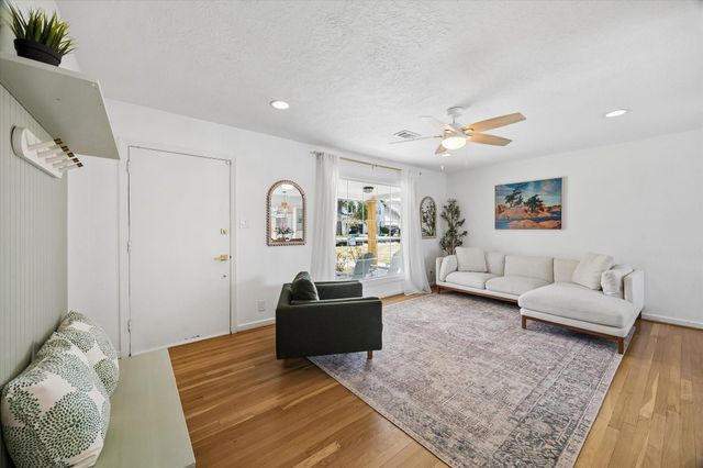 1232 Chantilly Lane, Houston, TX 77018