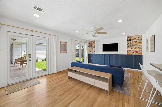 1232 Chantilly Lane, Houston, TX 77018