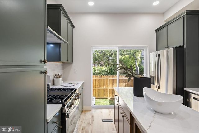 413 MERCY ST, Philadelphia, PA 19148