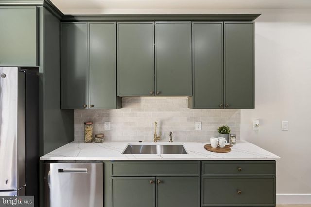 413 MERCY ST, Philadelphia, PA 19148