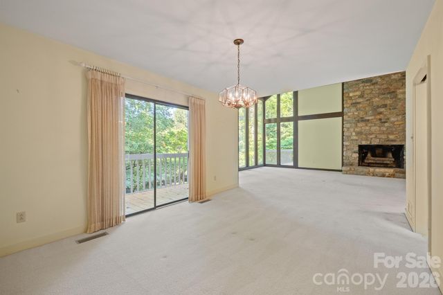 955 19th Avenue NW, Hickory, NC 28601