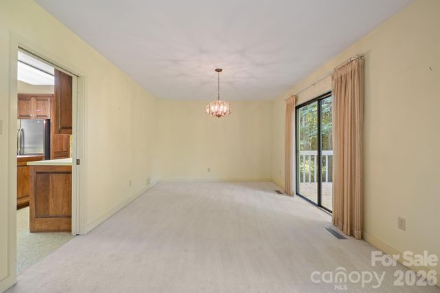 955 19th Avenue NW, Hickory, NC 28601
