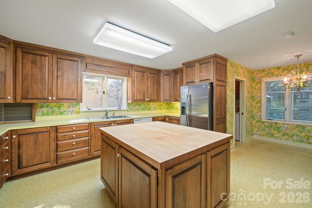 955 19th Avenue NW, Hickory, NC 28601