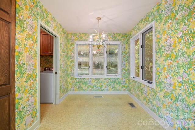 955 19th Avenue NW, Hickory, NC 28601