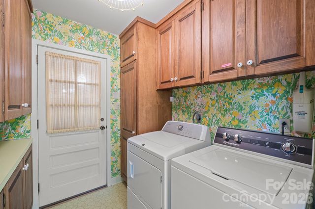 955 19th Avenue NW, Hickory, NC 28601