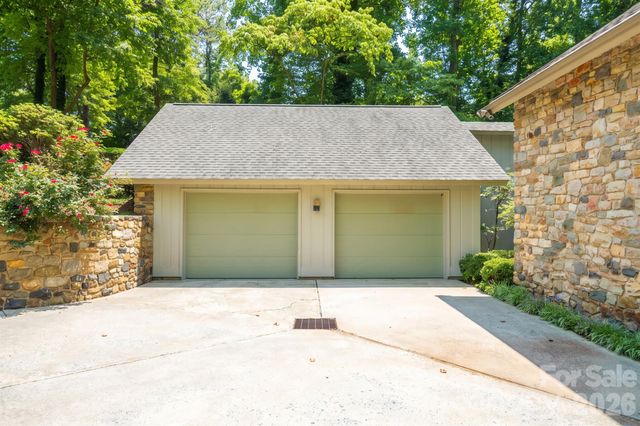 955 19th Avenue NW, Hickory, NC 28601
