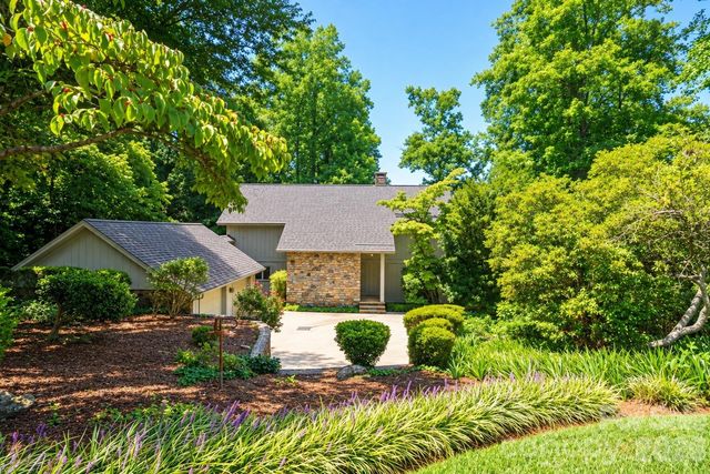 955 19th Avenue NW, Hickory, NC 28601