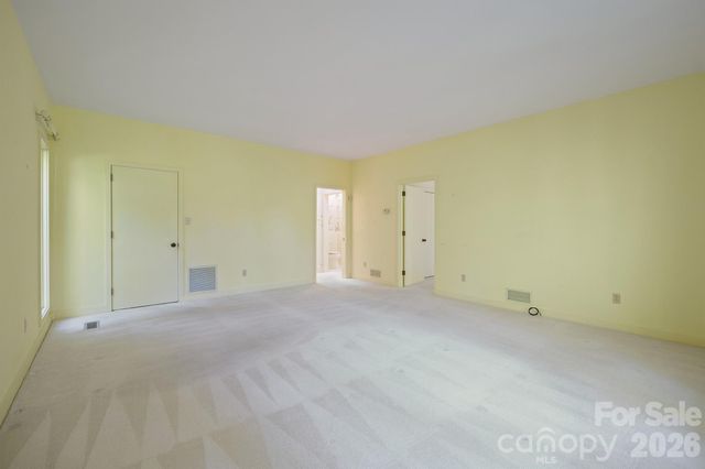 955 19th Avenue NW, Hickory, NC 28601