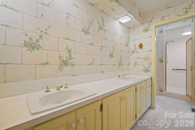 955 19th Avenue NW, Hickory, NC 28601