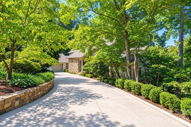 955 19th Avenue NW, Hickory, NC 28601
