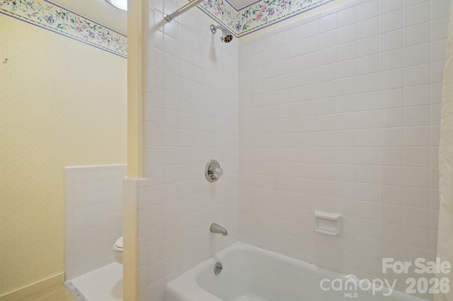 955 19th Avenue NW, Hickory, NC 28601