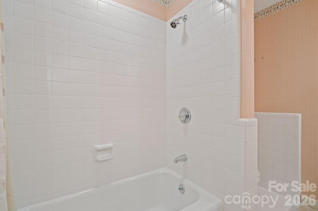 955 19th Avenue NW, Hickory, NC 28601