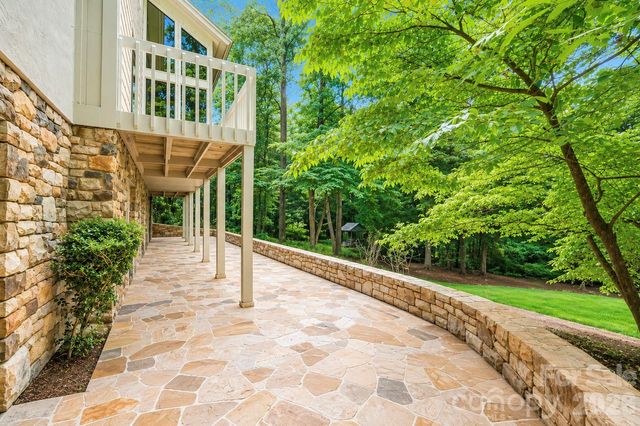 955 19th Avenue NW, Hickory, NC 28601