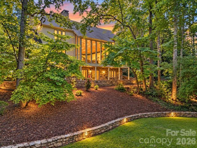 955 19th Avenue NW, Hickory, NC 28601