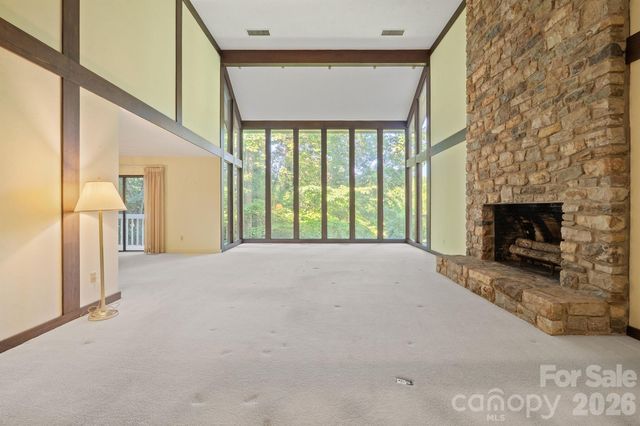 955 19th Avenue NW, Hickory, NC 28601