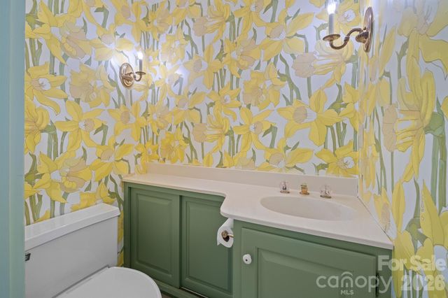 955 19th Avenue NW, Hickory, NC 28601