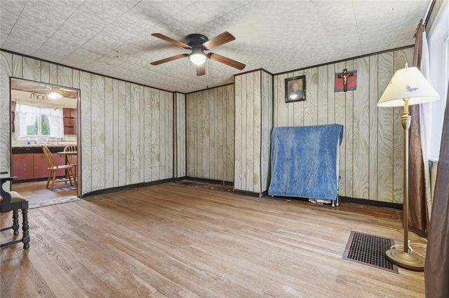 1058 Thompson Run Rd, West Mifflin, PA 15122