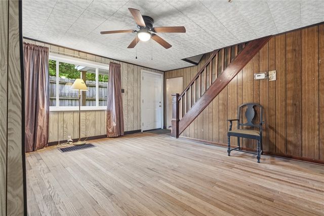 1058 Thompson Run Rd, West Mifflin, PA 15122