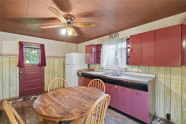 1058 Thompson Run Rd, West Mifflin, PA 15122