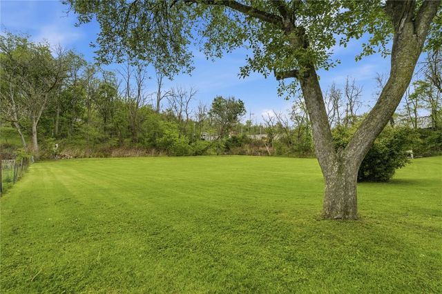 1058 Thompson Run Rd, West Mifflin, PA 15122