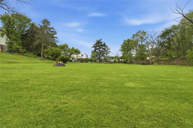 1058 Thompson Run Rd, West Mifflin, PA 15122