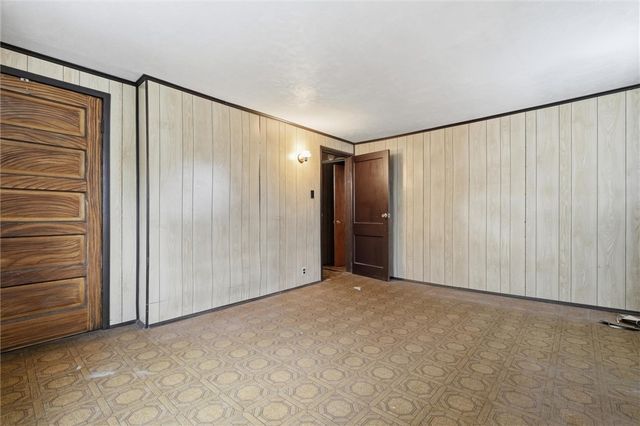 1058 Thompson Run Rd, West Mifflin, PA 15122