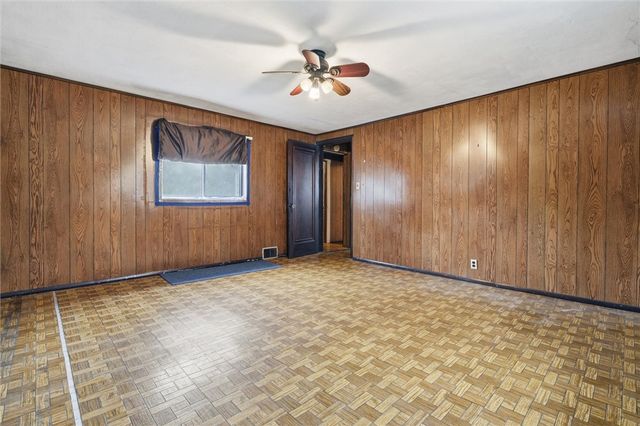 1058 Thompson Run Rd, West Mifflin, PA 15122