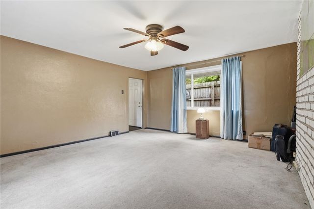1058 Thompson Run Rd, West Mifflin, PA 15122
