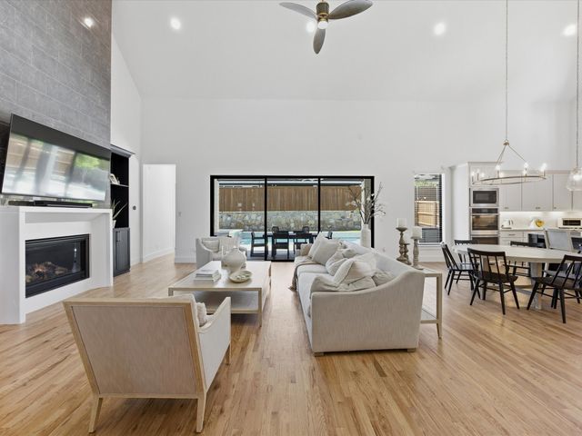 2216 Winding Creek Circle, Fort Worth, TX 76008