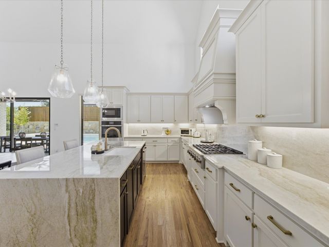 2216 Winding Creek Circle, Fort Worth, TX 76008