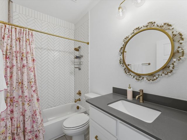 2216 Winding Creek Circle, Fort Worth, TX 76008