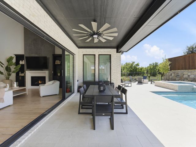 2216 Winding Creek Circle, Fort Worth, TX 76008