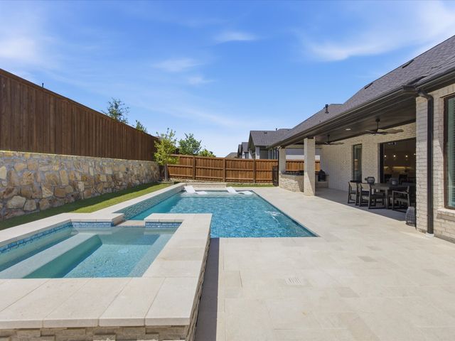 2216 Winding Creek Circle, Fort Worth, TX 76008