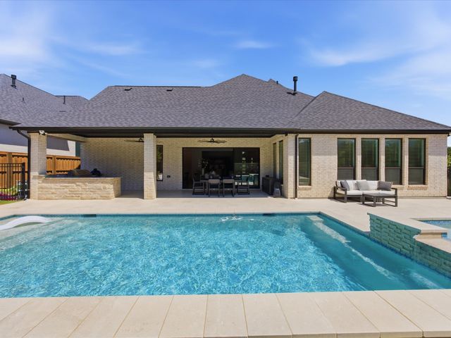 2216 Winding Creek Circle, Fort Worth, TX 76008