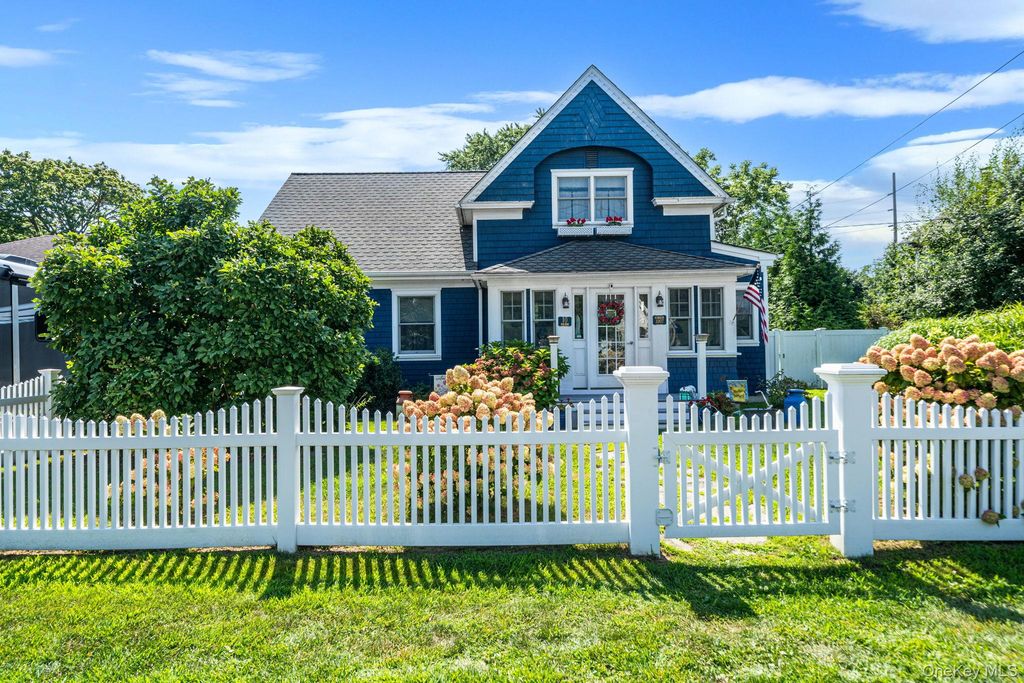 10 Park Street, Blue Point, NY 11715 — exterior