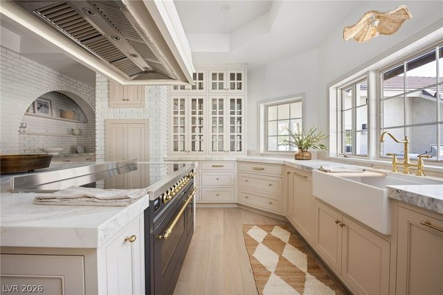 30 Quail Hollow Drive, Henderson, NV 89014