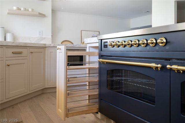 30 Quail Hollow Drive, Henderson, NV 89014