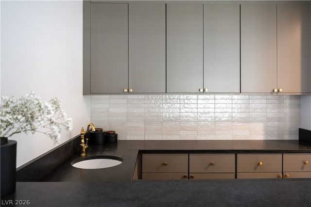 30 Quail Hollow Drive, Henderson, NV 89014