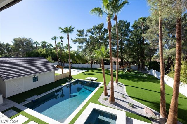 30 Quail Hollow Drive, Henderson, NV 89014