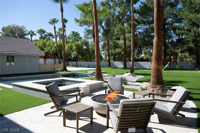 30 Quail Hollow Drive, Henderson, NV 89014