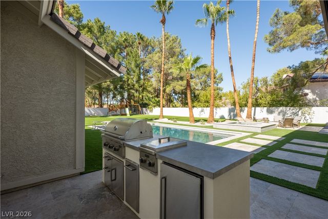 30 Quail Hollow Drive, Henderson, NV 89014