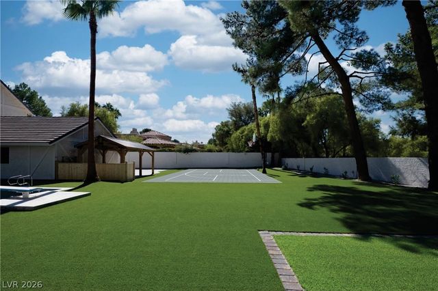 30 Quail Hollow Drive, Henderson, NV 89014