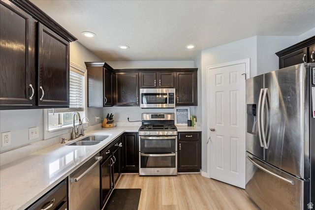 2126 E LODGE POLE DR, Eagle Mountain, UT 84005