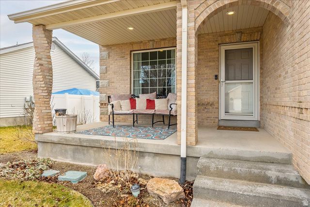 2126 E LODGE POLE DR, Eagle Mountain, UT 84005