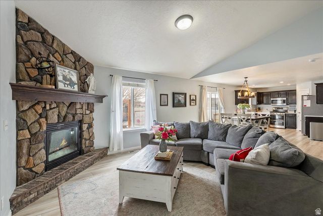 2126 E LODGE POLE DR, Eagle Mountain, UT 84005