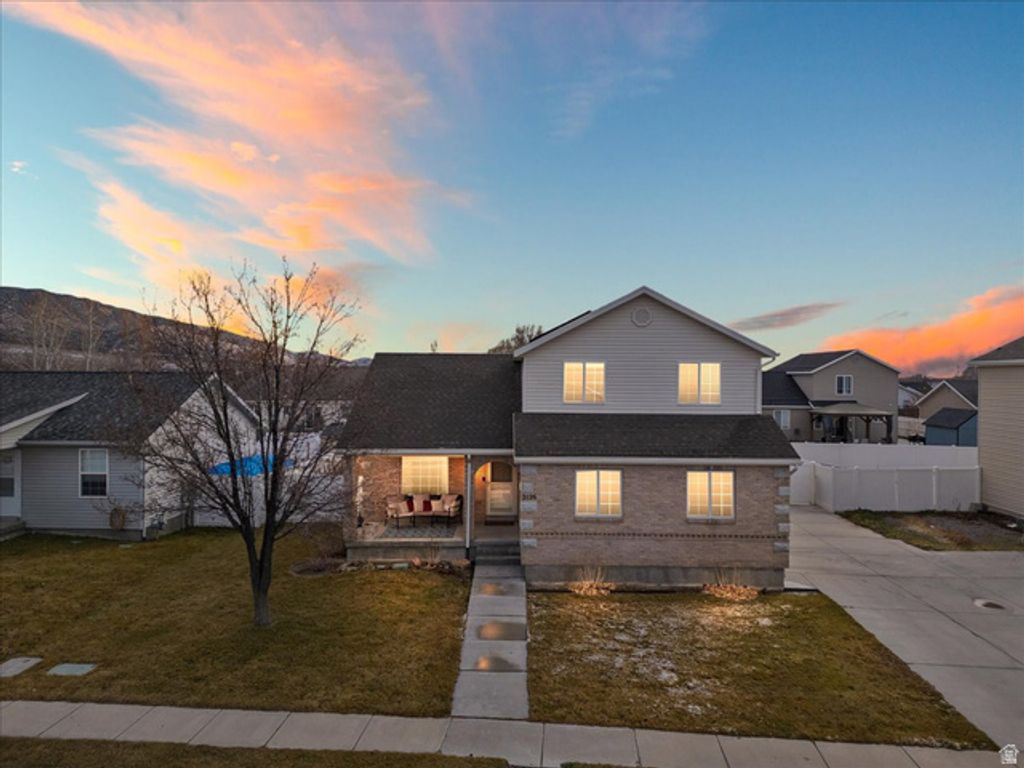 2126 E LODGE POLE DR, Eagle Mountain, UT 84005