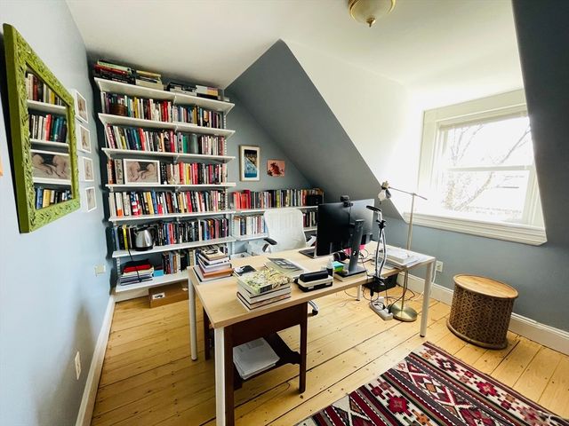 109 Hammond St 109, Cambridge, MA 02138